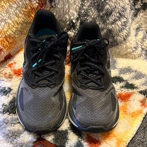 New Balance 7.5 Black(ish) running sneakers